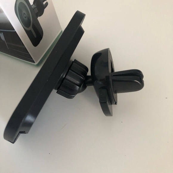 Magnetic Wireless Car Charging Vent Holder - Picture 4 of 7